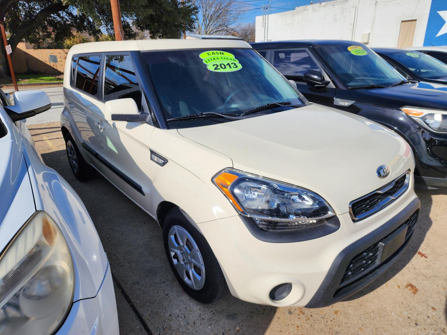 2013 BEIGE /BLACK Kia Soul (KNDJT2A55D7) with an 1.6L L4 DOHC 16V engine, AUTO transmission, located at 2660 S.Garland Avenue, Garland, TX, 75041, (469) 298-3118, 32.885551, -96.655602 - CASH$$$$$$ VEHICLE!! This is a SUPER CLEAN 2013 KIA SOUL! SUPER CLEAN! MUST SEE! Come in for a test drive today. We are open from 10am-7pm Monday-Saturday. Call us with any questions at 469.202.7468, or email us at DallasAutos4Less@gmail.com. - Photo#0